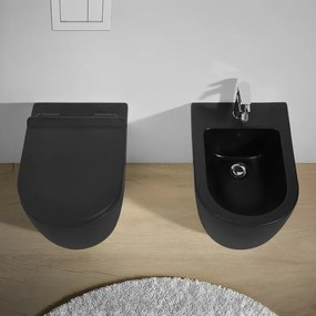 Wc filomuro tornado in ceramica nero opaco con sedile Tokyo
