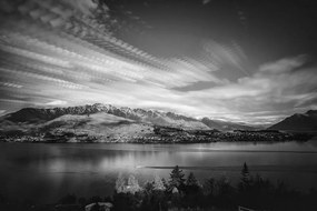 Fotomurale – Lago serale in bianco e nero