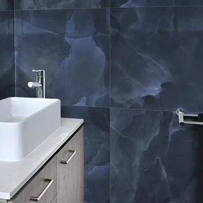 Piastrella da pavimento e rivestimento interno 60 x 60 cm Sp. 9 mm rettificato Venus Blue in gres porcellanato smaltato lucido blu traffico medio (pei 2/5) 1.44 mq