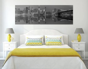 Quadro su tela – Riflesso di Manhattan nell'acqua in bianco e nero