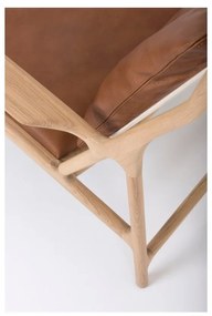 Poltrona con struttura in rovere massiccio e seduta in pelle di bufalo color marrone cognac. Dedo - Gazzda