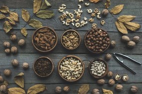 Carta da parati – Mix di noci in ciotole