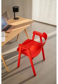 Sedia da pranzo rossa in rovere massiccio con braccioli Flip – Gazzda