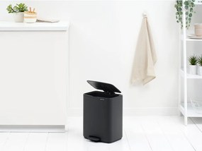 Cestino per la spazzatura grigio scuro in acciaio con pedale 12 l Bo – Brabantia