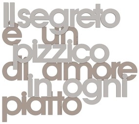 Callea Design Scritta da parete in legno "Il segreto è un pizzico..." -in varie colorazioni CAFFELATTE 48 x 42 cm