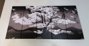 Quadri 5 pezzi – Albero inondato di nuvole in bianco e nero