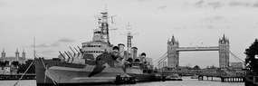 Quadro su tela – Splendida barca sul fiume Tamigi a Londra in bianco e nero