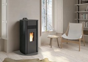 Palazzetti Lia 8 Stufa A Pellet Ecofire ad Aria con rivestimento in metallo verniciato nero