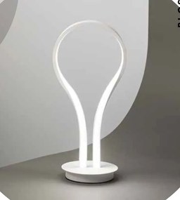 Lampada da tavolo in metallo e alluminio verniciato bianco