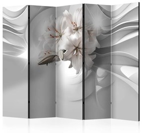 Paravento design Gigli nel tunnel II - fiori bianchi su sfondo chiaro