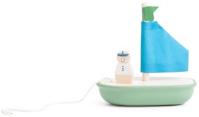 Barca a vela in legno con capitano