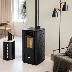 Stufa a pellet ventilata EQUATION Hella 7 KW nera
