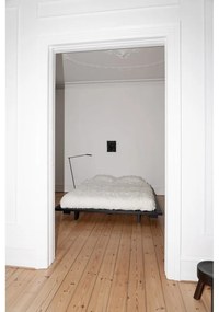 Letto matrimoniale nero in legno di pino con griglia 160x200 cm Japan - Karup Design