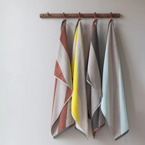 Set di asciugamani gialli in spugna in cotone organico 2 pz 40x55 cm Diagonal - Mette Ditmer Denmark