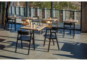 Sedia da pranzo nera in rovere massiccio con braccioli Flip – Gazzda