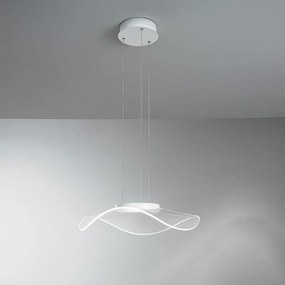 Sospensione in metallo verniciato bianco opaco con diffusore in acrilico.