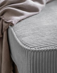 Chaise longue grigio chiaro (con penisola a sinistra) con rivestimento in velluto a coste Chic Charlotte – Miuform