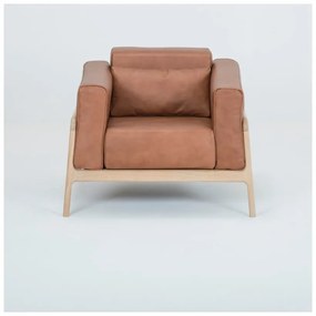 Poltrona in pelle di bufalo marrone cognac con struttura in rovere massiccio Fawn - Gazzda