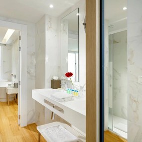 Piastrella da pavimento e rivestimento interno 50 x 100 cm Sp. 5.6 mm rettificato Calacatta in gres porcellanato lucido bianco venato grigio/beage traffico medio forte (pei 3/5)