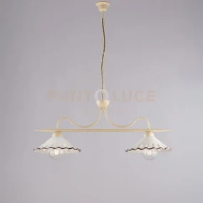 Lampadario in ferro laccato avorio e decorazione effetto decapè con...