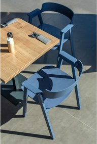 Sedia da pranzo blu in rovere massiccio con braccioli Flip – Gazzda