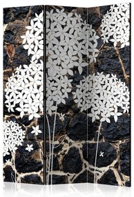 Paravento Giardino scuro - struttura del muro di pietra nera con piante bianche