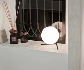 Flos IC Lights Table 2 Low Lampada da tavolo H.35 cm a luce diffusa in vetro opalino bianco e ottone nero