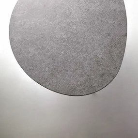 Tavolino sagomato con piano in legno effetto Cemento e base in metallo OYA