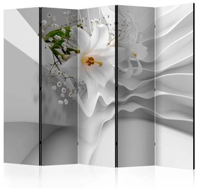 Paravento separè Fiori per la modernità II - fiore di giglio su sfondo bianco astratto