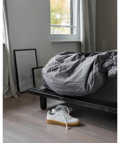 Letto matrimoniale nero in legno di pino con griglia 140x200 cm Peek - Karup Design