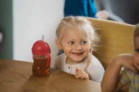 Tazza con cannuccia – lampone 240 ml