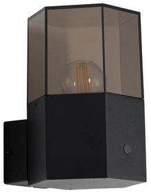 Lampada da parete per esterni nera con vetro fumé esagonale e sensore crepuscolare - Denmark
