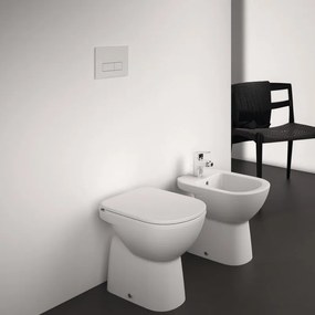 Coppia sanitari distanziato scarico a parete IDEAL STANDARD I life WC: P 51.5 x L 36 x H 40 cm, bidet: P 48.5 x L 36 x H 40 cm