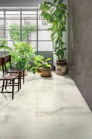 Piastrella da pavimento interno 120 x 278 cm Sp. 6 mm rettificato Jolie in gres porcellanato bianco crema lucido traffico molto intenso (pei 5/5) 6.68 mq