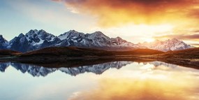 Stampa su tela – Tramonto abbagliante sul lago di montagna