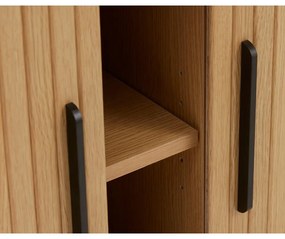 Cassettiera di colore naturale con effetto rovere con ante scorrevoli 120x76x45 cm Nola – Unique Furniture