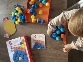 Gioco d'arte - collage di grandi pompon