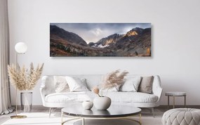 Quadro su tela – Montagne maestose con lago