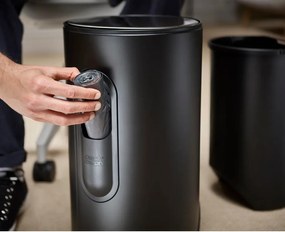 Cestino per la spazzatura nero opaco in metallo con pedale 10 l Arc – Joseph Joseph