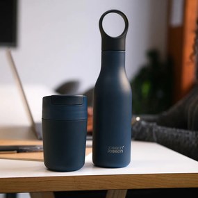 Bottiglia da viaggio in acciaio inox blu scuro 500 ml Loop - Joseph Joseph