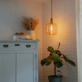 Lampada a sospensione smart nera con ottone e vetro ambrato incl. WiFi G95 - Zuzanna