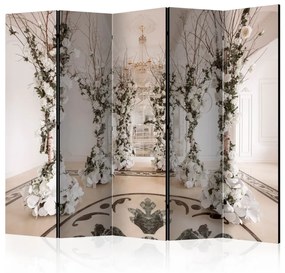Paravento design Sala dei Fiori II - Lussuoso corridoio e colonne di fiori bianchi