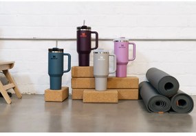 Borraccia termica viola scuro in acciaio inox 1,18 l Quencher H2.0 FlowState Tumbler Plum – Stanley