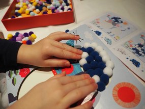 Gioco d'arte - collage di pompon - cani