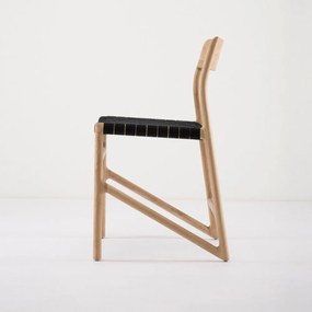 Sedia da pranzo in legno massiccio di quercia con seduta nera Fawn - Gazzda