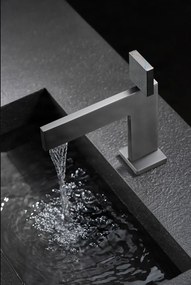 Rubinetto da bagno ELITE EDITION BS1420 in ottone con getto a cascata, disponibile in più finiture — Oro spazzolato