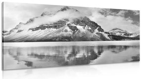 Quadro su tela – Lago vicino a una splendida montagna in bianco e nero