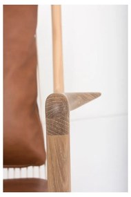 Poltrona con struttura in rovere massiccio e seduta in pelle di bufalo color marrone cognac. Dedo - Gazzda