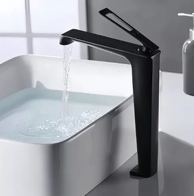 Rubinetto per lavabo ELITE EDITION BBS1257 in ottone con bocca a cascata, disponibile in più finiture — Nero — Alta