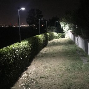 Lampione Solare per Esterno con Pannello Fotovoltaico e Telecomando